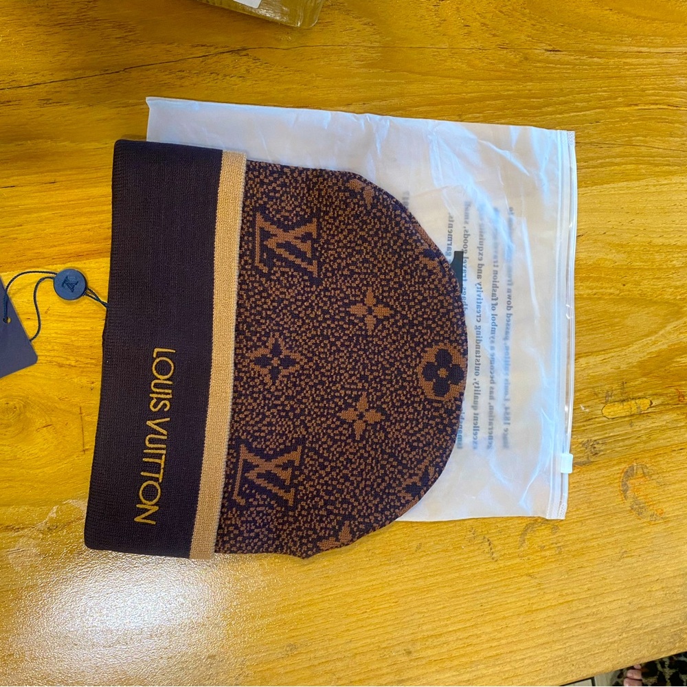 Lv monogram cashmere brown-beanie.new